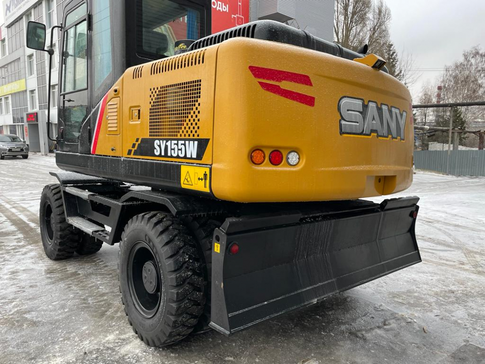 Поступление колесных экскаваторов SY155W на склады компании Строительные машины.