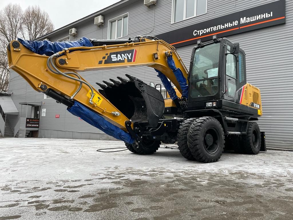 Поступление колесных экскаваторов SY155W на склады компании Строительные машины.